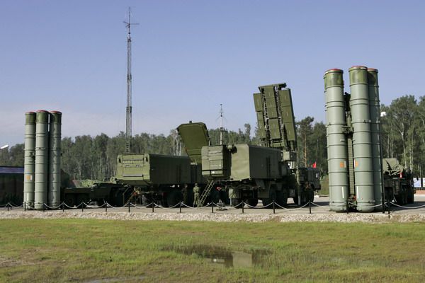 Зенитные ракетные системы (ЗРС) С-400 "Триумф