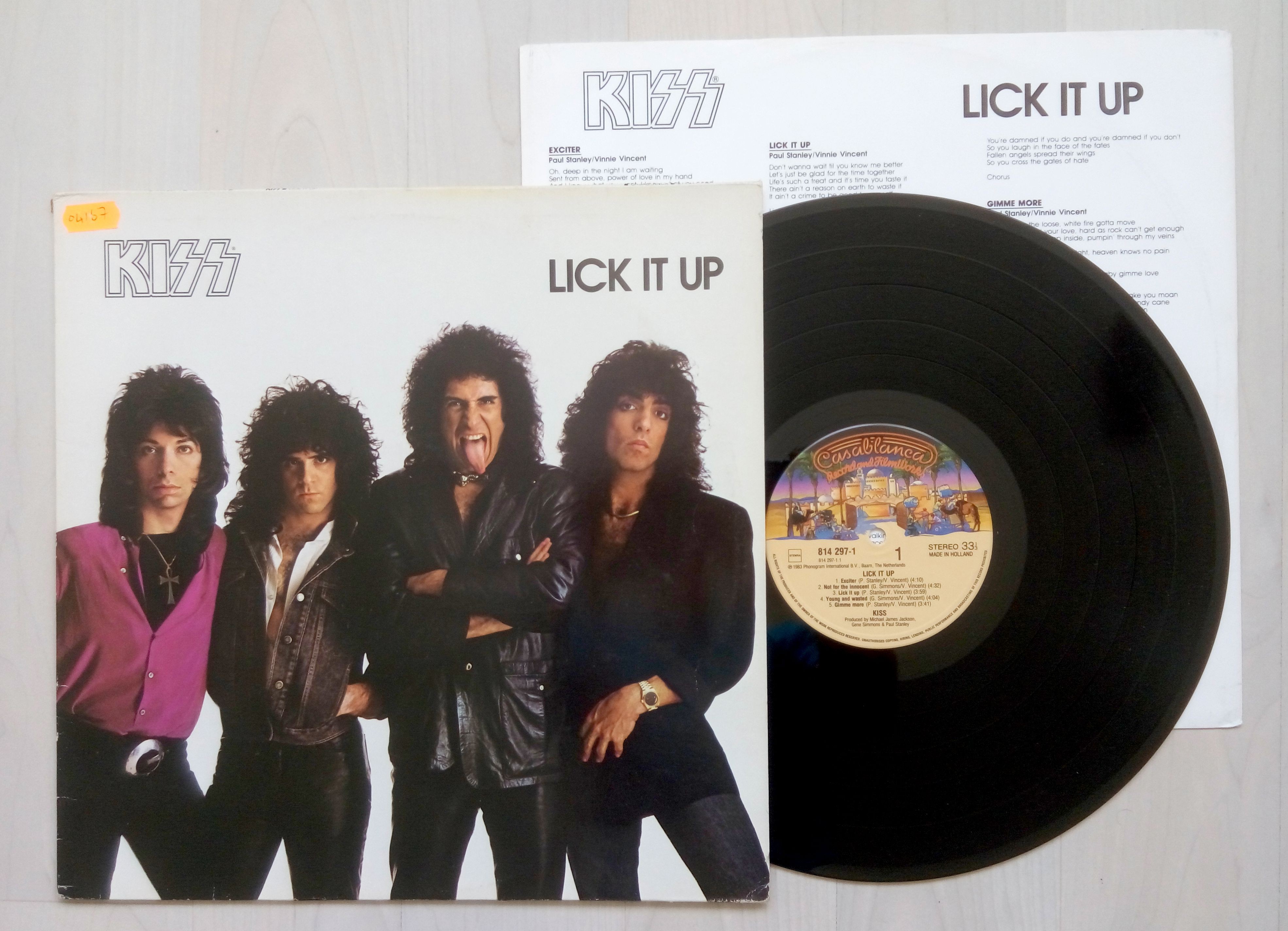 kiss-lick it up - YouTube