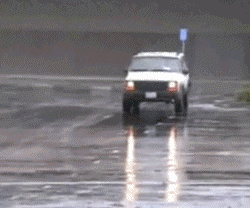 Движение автомобиля в дождь
