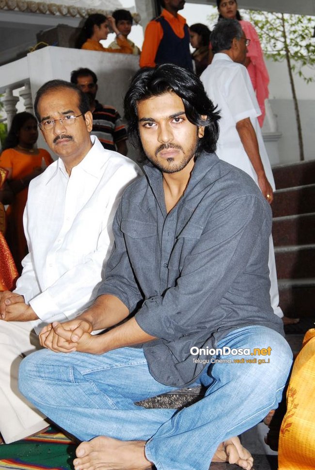 Chiranjeevi at Filmnagar Temple002.jpg