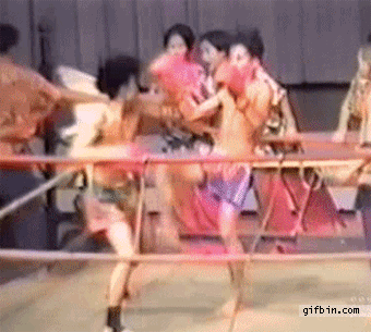 1306866751_kickboxer_punches_girl_in_the_audience.gif