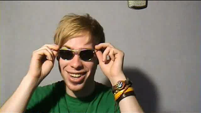07_Мы добрые -) (обзор на '+100500' и 'Не баянь!').mp4_snapshot_01.49_[2011.06.06_18.49.10].png