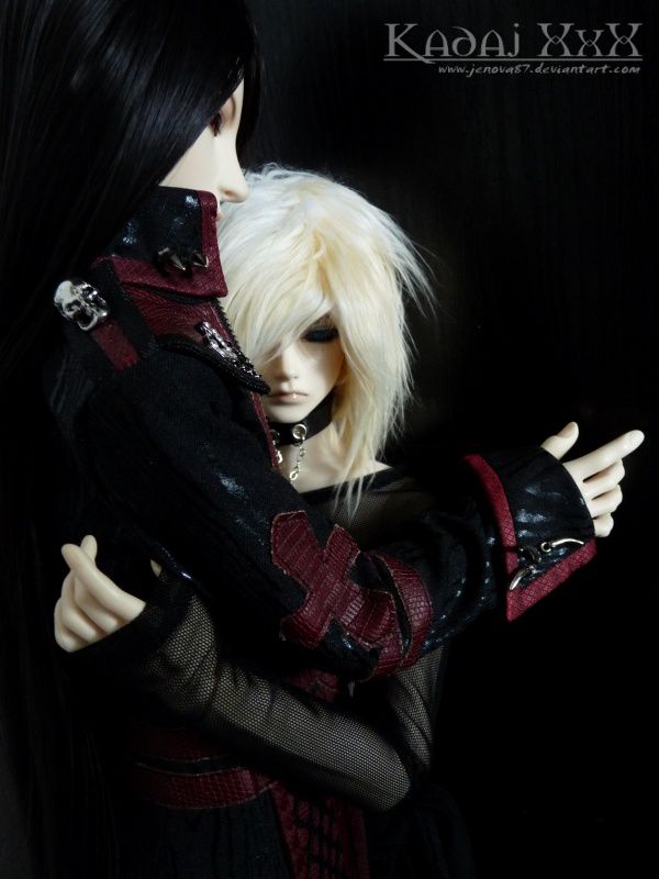 bjd_embrace_the_darkness_by_jenova87-d302z55.jpg