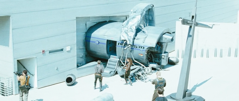 Serenity.BDRip-AVC.by encoderrr.mkv_snapshot_01.17.23_[2012.07.28_14.39.25].png