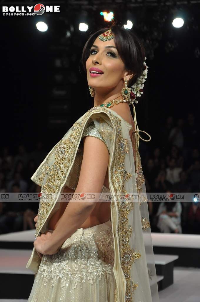 Малайка арора сари