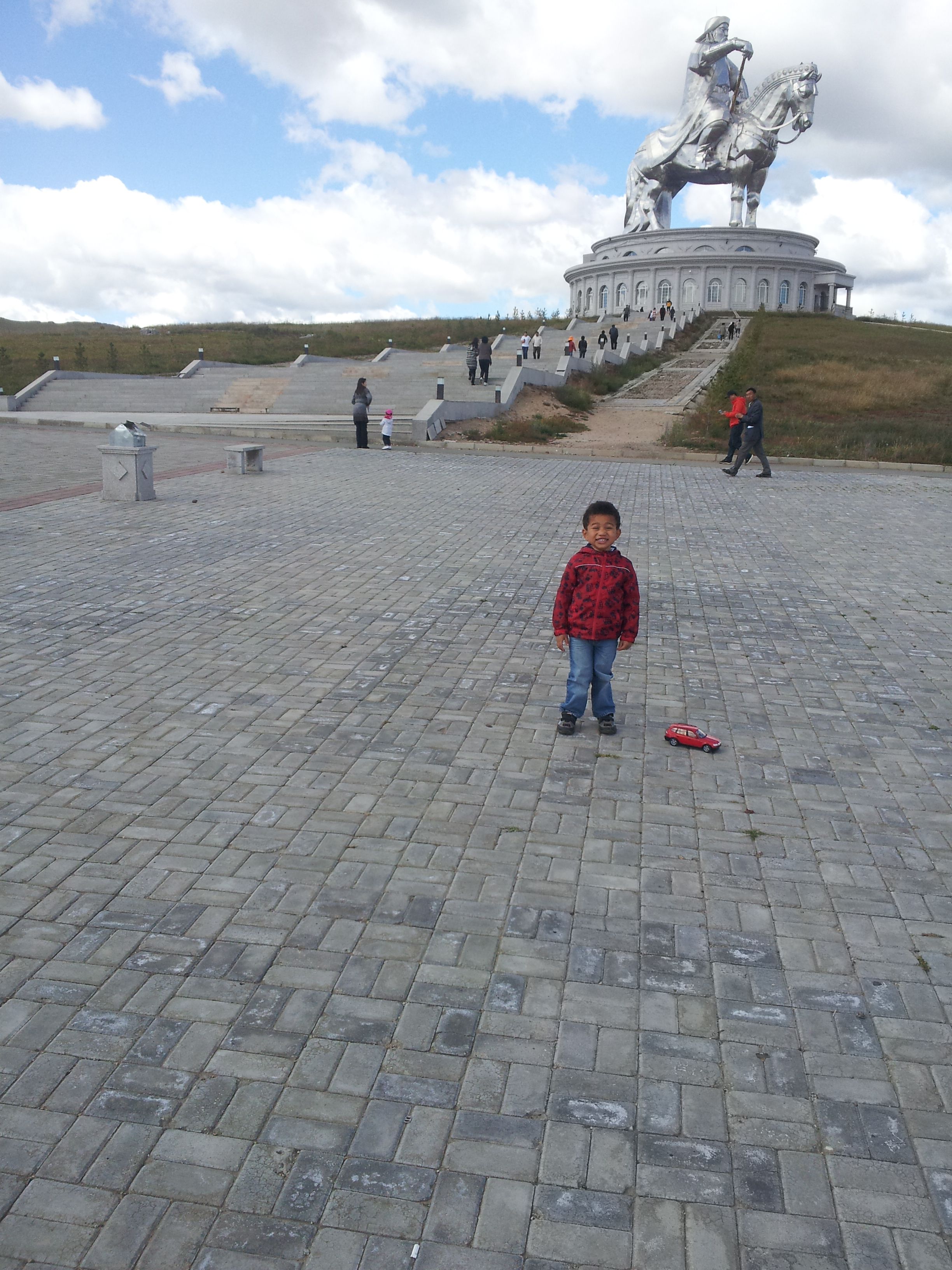 Статуя чингисхана в улан баторе