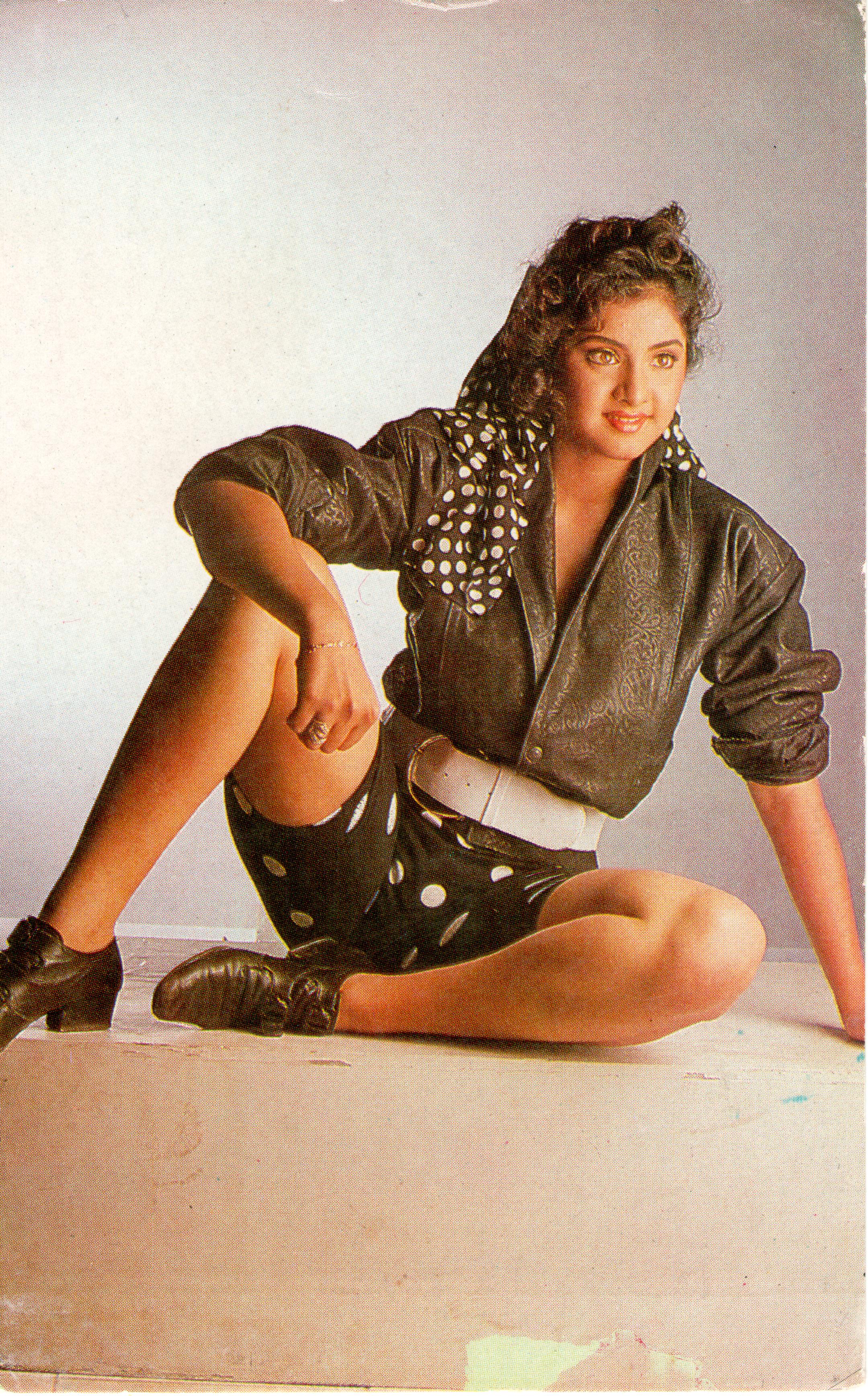 Divya bharti sexy