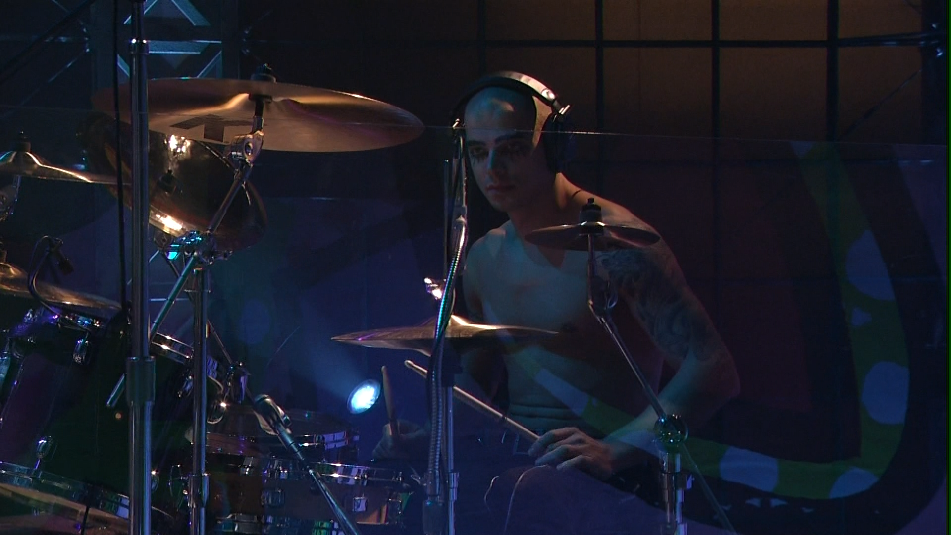 All The Things She Said (Live) HDTV 1080i.mpg_snapshot_00.01_[2013.07.10_16.05.31].png