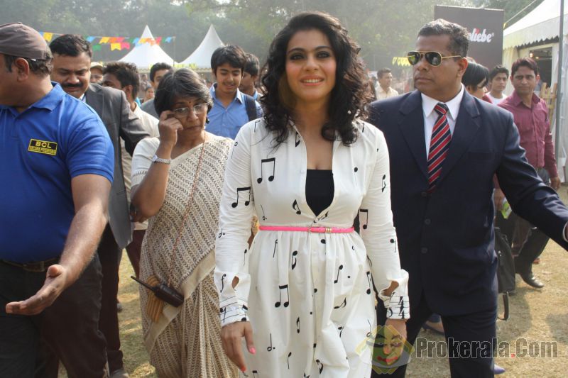 Kajol_at_the_Alpenliebe_Juzt_Jelly_Bookaroo_Chil2.jpg