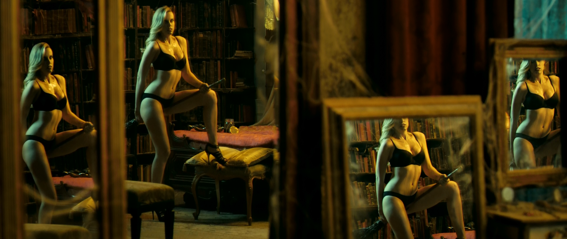 Carolina bang topless