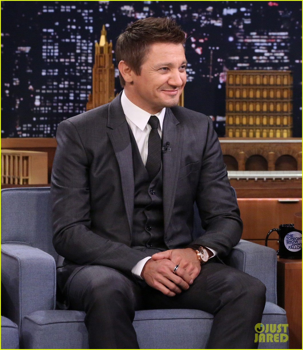 jeremy-renner-visits-the-tonight-show-after-secretly-marrying-wife-03.jpg