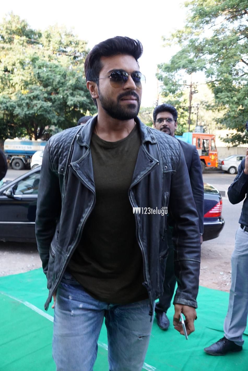 Ram Charan inaugarates karishma & Co's flagship store (21).jpg