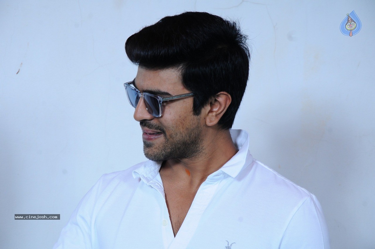 fans_meet_ram_charan_2601151024_026.jpg