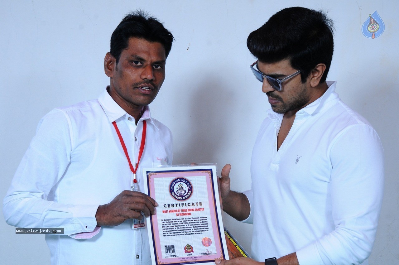 fans_meet_ram_charan_2601151024_067.jpg