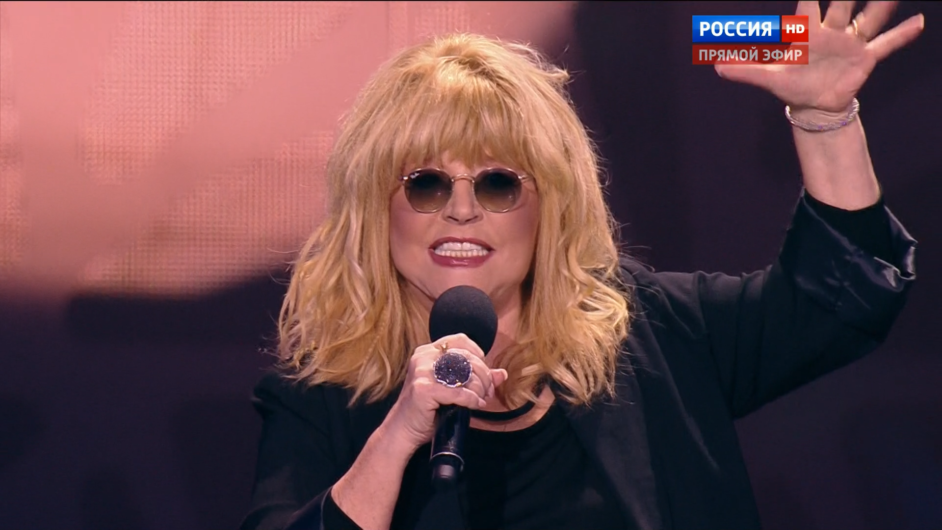 Пугачева поздно. Пугачева сейчас 2021 без грима. Летите летите пугачева слушать. Пугачева поздно. Пугачева.