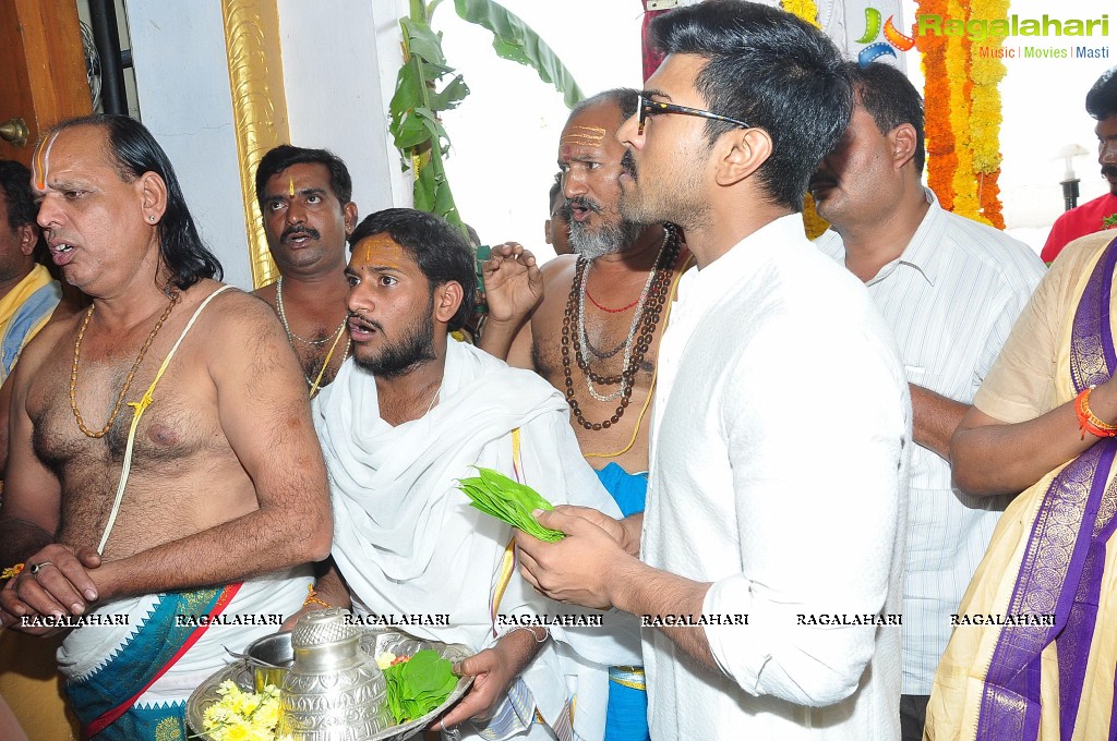 chiranjeevi-birthday-at-filmnagar42.jpg