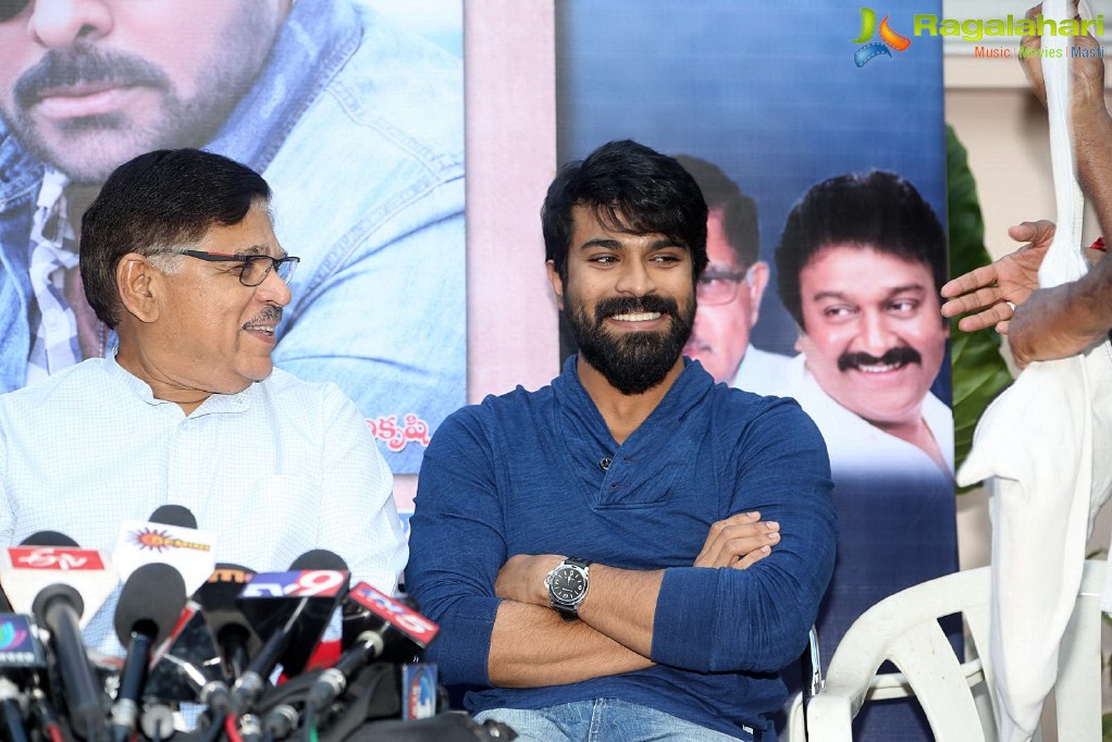 chiranjeevi-book-launch-by-ramacharan7.jpg
