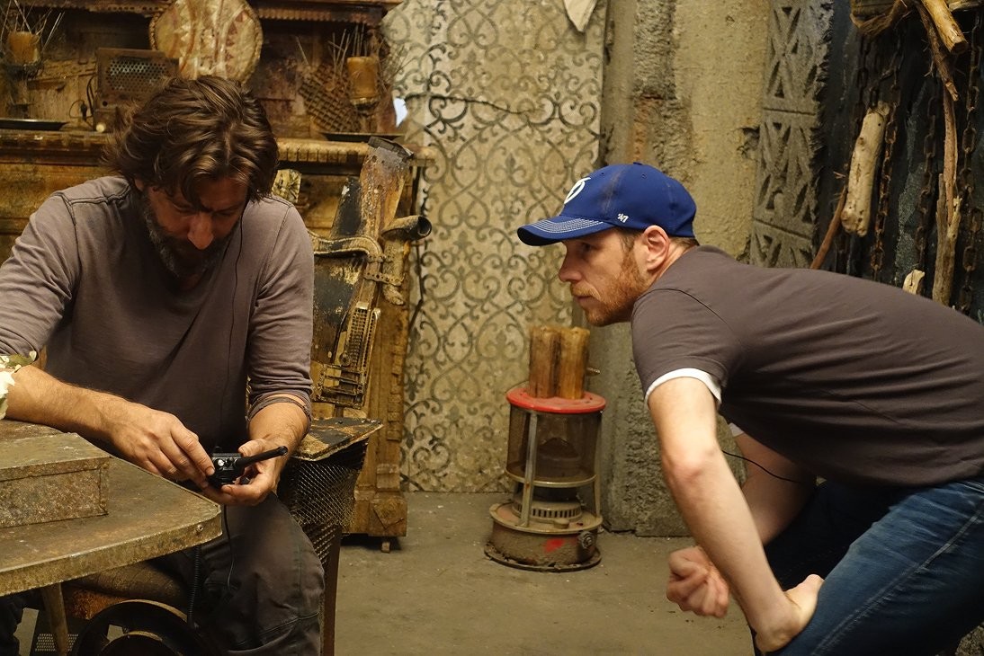 Радио между Кейном и Эбби.jpg