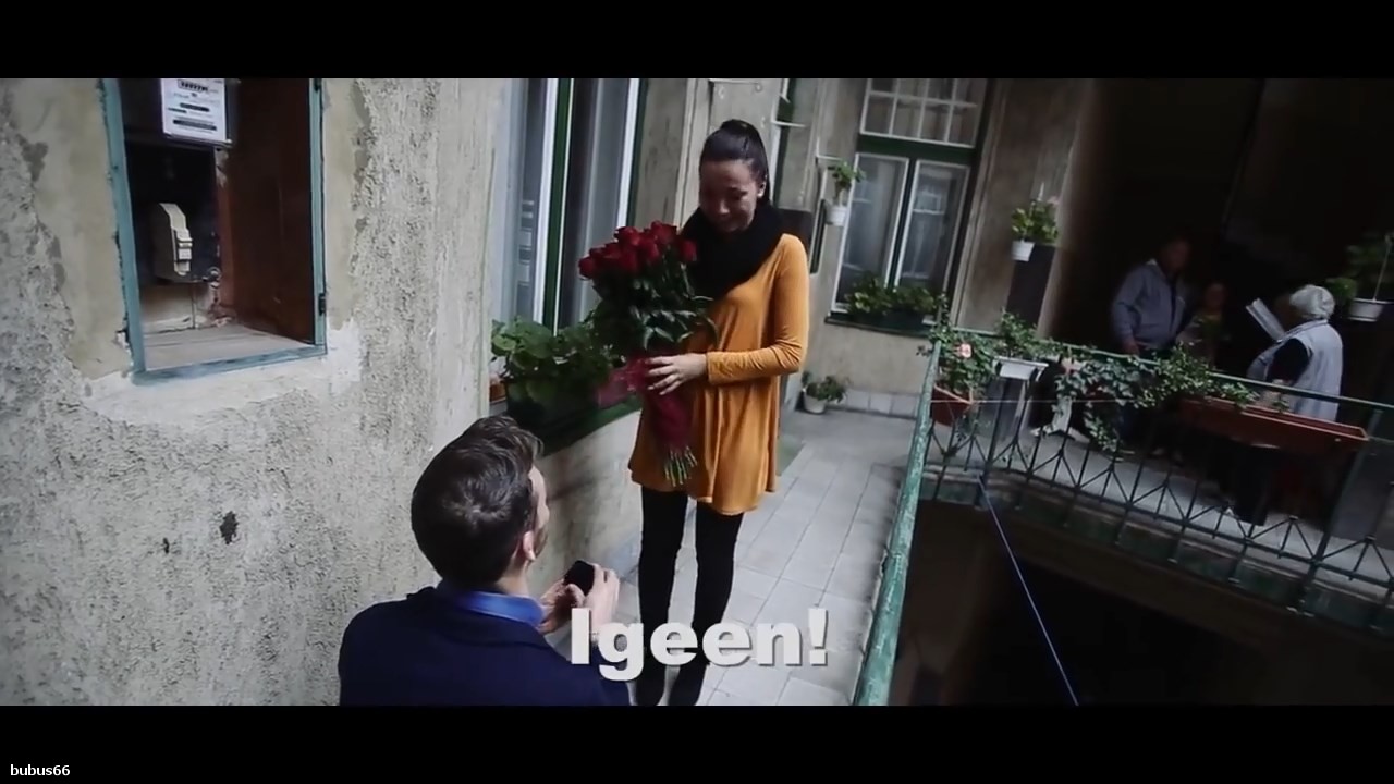 Gy?ny?r? Le?nyk?r?s Debrecenben ( Barbi  Robi ) - YouTube.MP4_snapshot_02.50.jpg