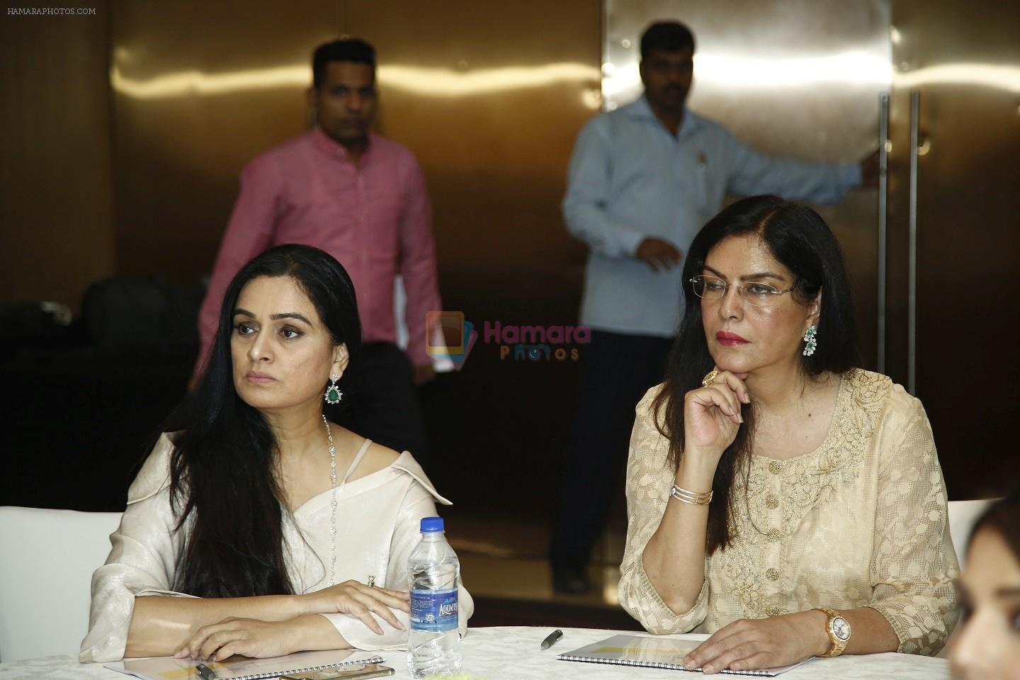 hpse_fullsize__699811671_Zeenat Aman, Padmini Kolhapure at The Jury Round Of National Jewellery Awards 2017 on 20th July 2017 (5)_597188bd6a40b.JPG