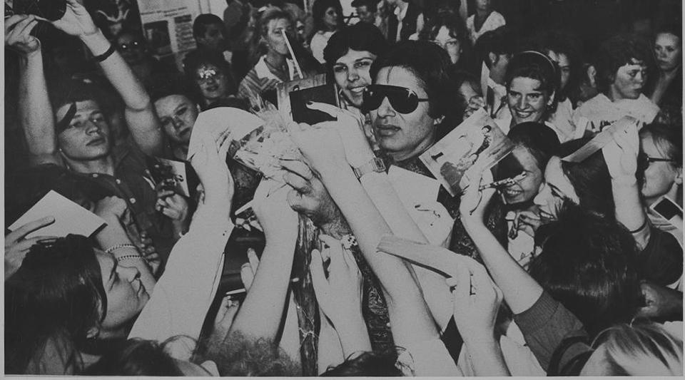 amitabh-bachchan-autograph-to-his-followers_6f9cedf6-adaa-11e7-9bc1-6ddb500cf946.jpg