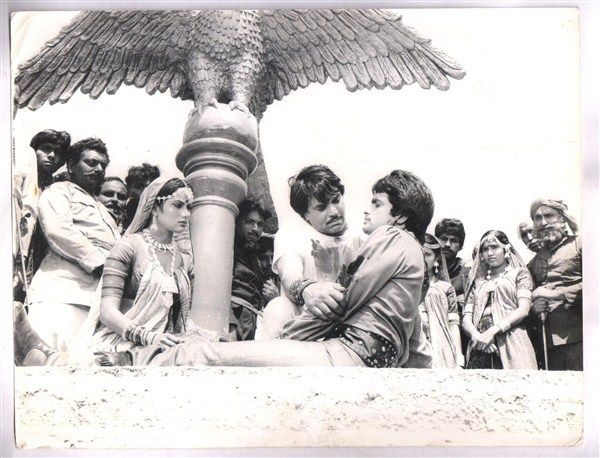 Original-Rare-Bollywood-Ranjeeta-Dharmendra-photo-Raj-Tilak-1984.jpg