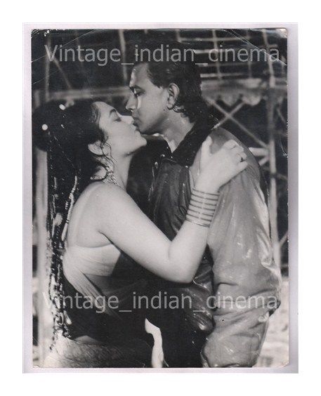 Original-Bollywood-Actor-photo-Mithun-Mandakini-In-Param-Dharam.jpg