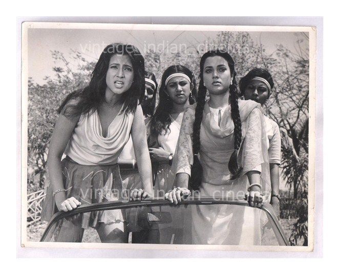 Original-Bollywood-photo-Mandakini-In-Jaal-1986-16cmX21cm.jpg