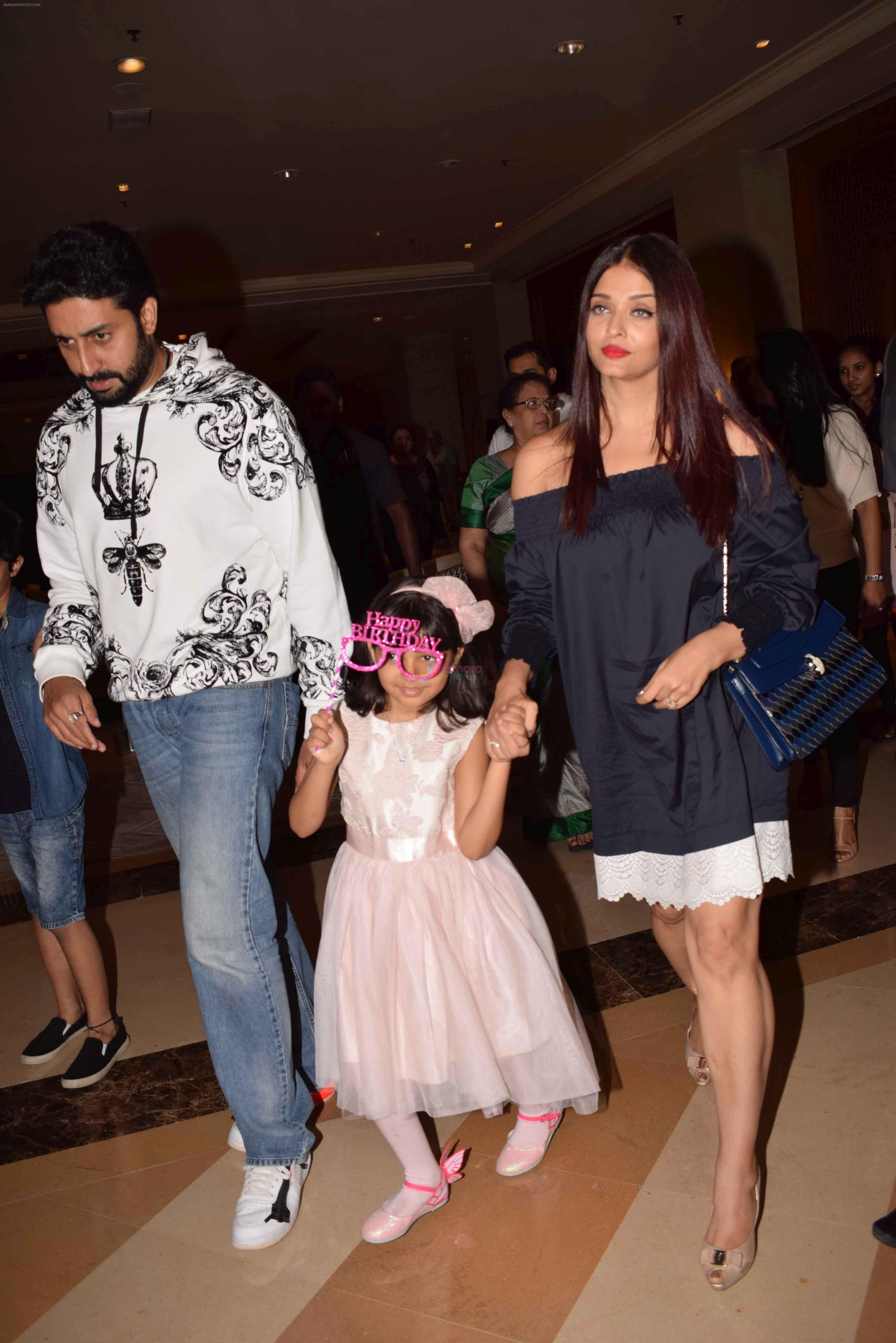 hpse_fullsize__1643704266_Aishwarya Rai  Abhishek Bachchan Celebrates Aaradhya Bachchan_s Birthday on 16th Nov 2017 (4)_5a0e890440832.jpg