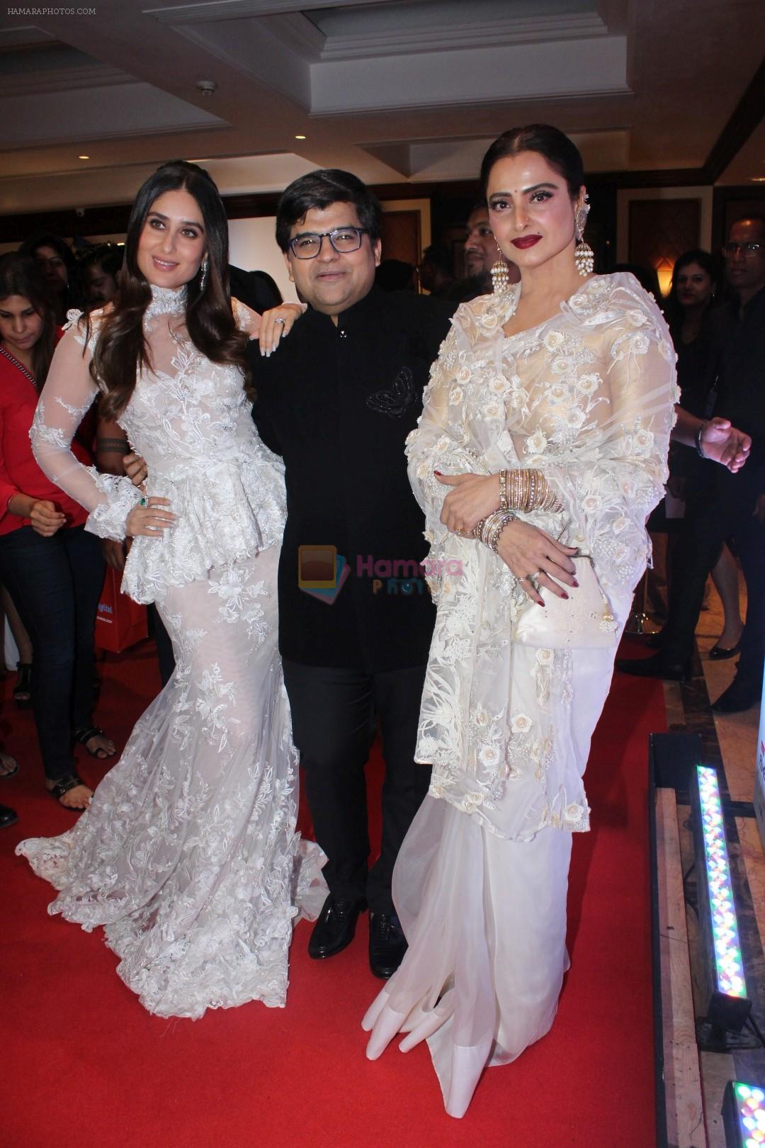 hpse_fullsize__3972638472_Kareena Kapoor, Rekha at the Red Carpet Of Filmfare Glamour  Style Awards on 1st Dec 2017 (421)_5a224791376ee.JPG