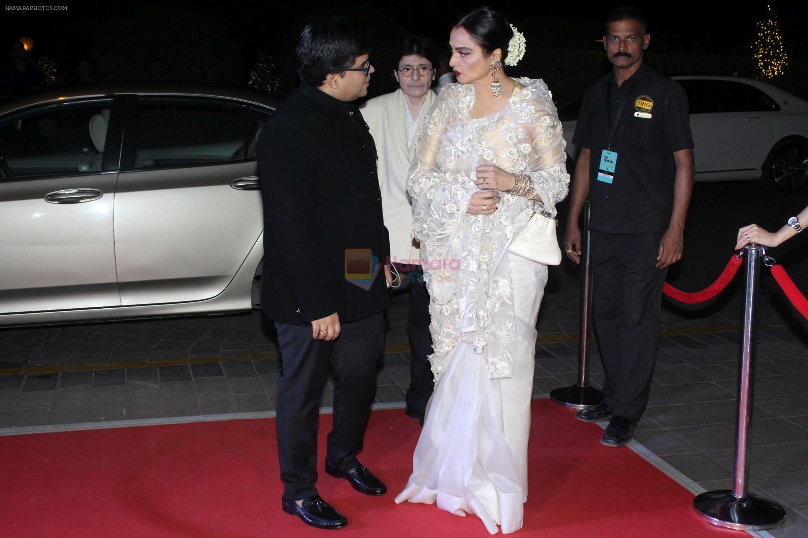 hpse_fullsize__844919734_Rekha at the Red Carpet Of Filmfare Glamour  Style Awards on 1st Dec 2017 (381)_5a224a1bc0a6c.JPG