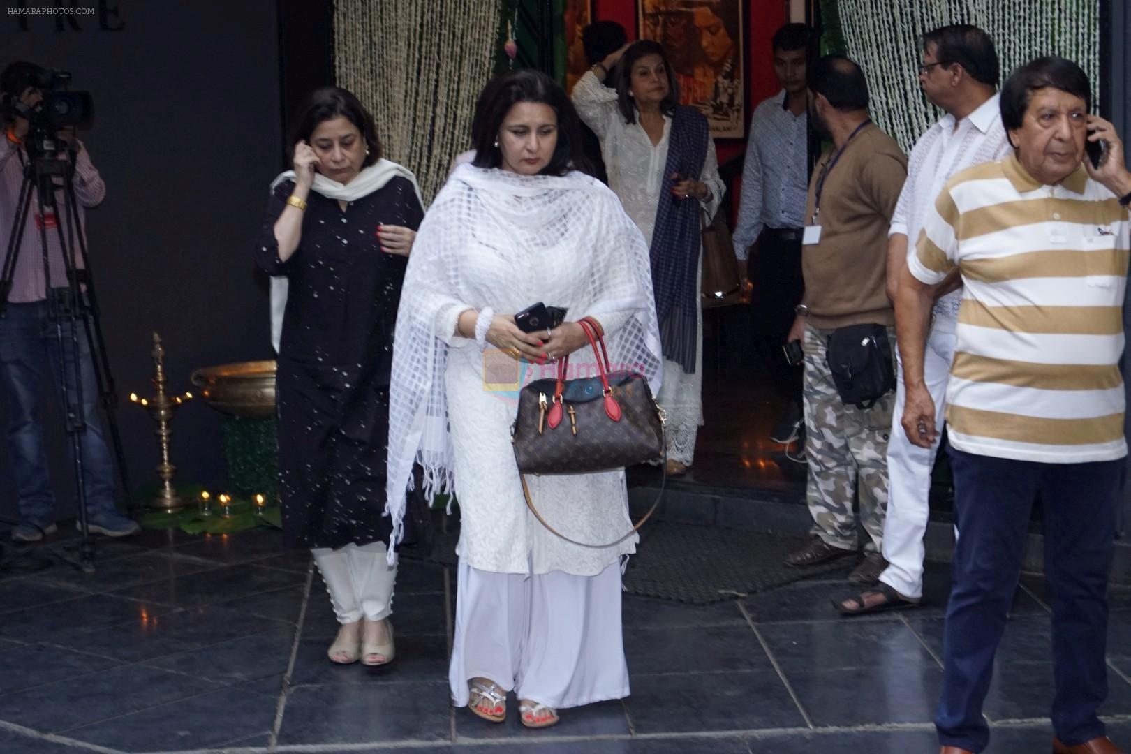 hpse_fullsize__2581382384_Poonam Dhillon at Mr Shashi Kapoor Condolence Meeting on 7th Dec 2017 (23)_5a2a32841afc7.JPG