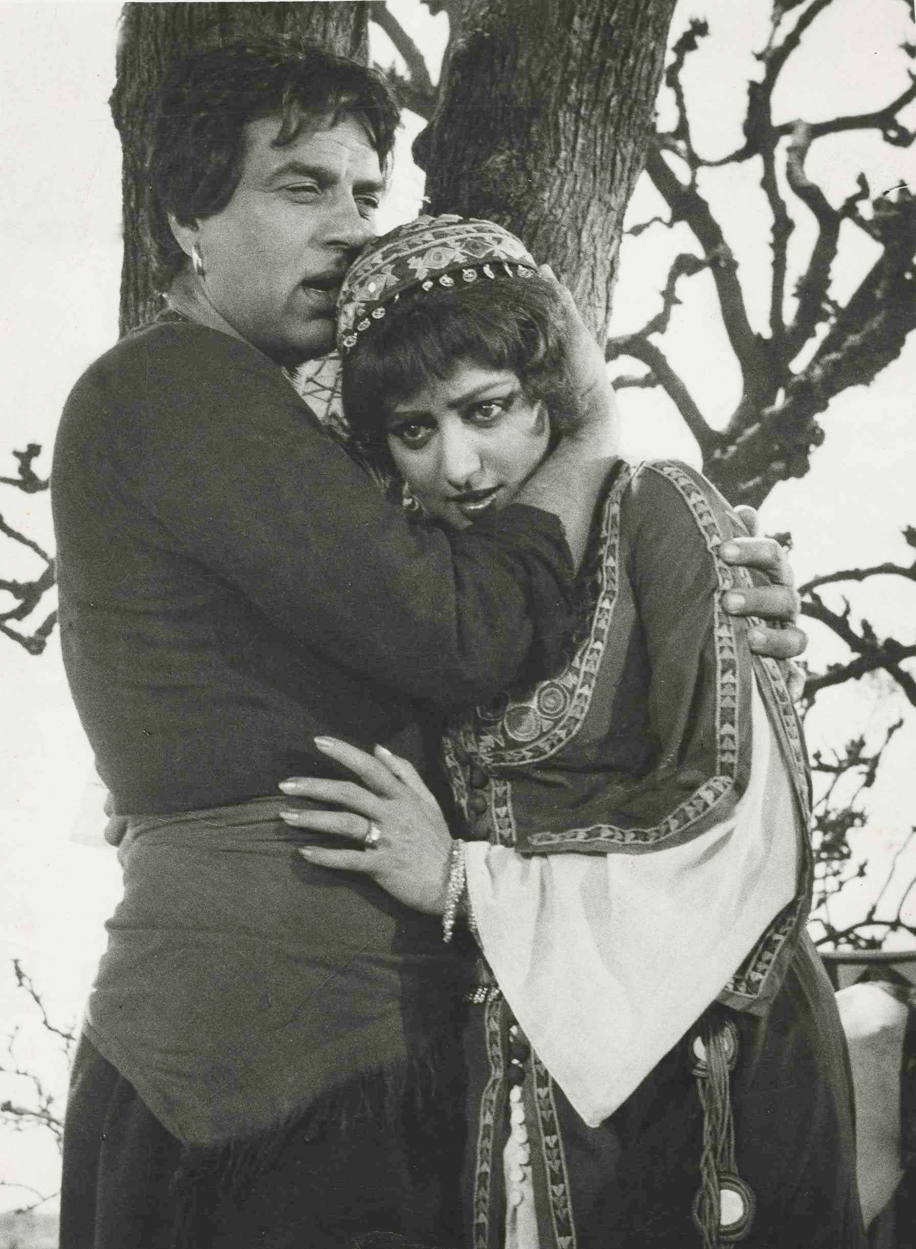 1512708430-Film_actor_Dharmendra_and_actress_Hema_Malini_in_Hindi_film_Alibaba_Aur_Chalis_Chour_BCCL_0.jpg