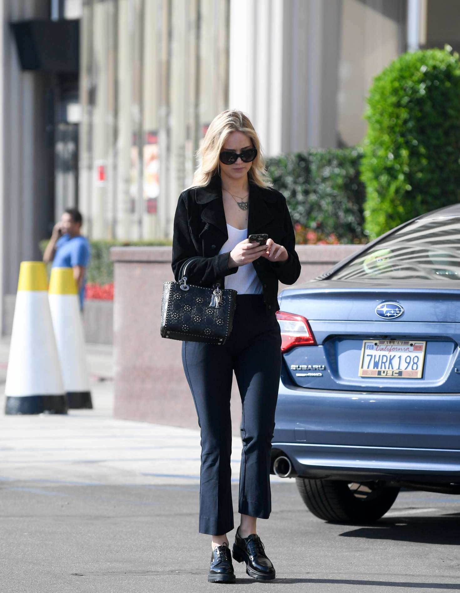 Jennifer-Lawrence_-Leaves-an-office-building-in-LA--10.jpg