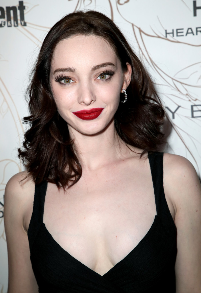 Emma Dumont Images