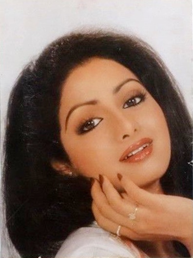 Bollywood-actress-Sridevi-Deepti-Naval-Rare.jpg