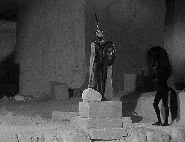 Testament.d'Orphee.1960.dvdrip_[1.37]_[teko][(104479)17-05-11].PNG