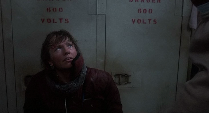Поезд-беглец_1985_HDRIP-AVC_[-=DoMiNo=-].mkv_20180701_091432.622.png