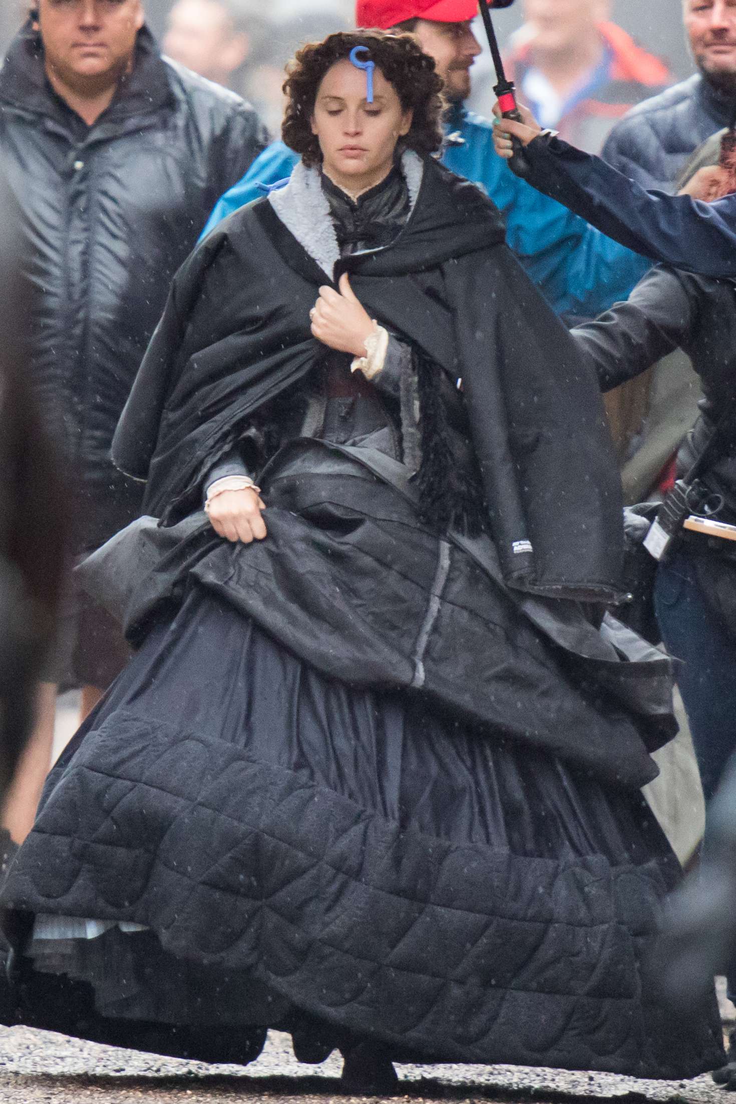 Felicity-Jones_-On-set-of-Aeronauts--02.jpg