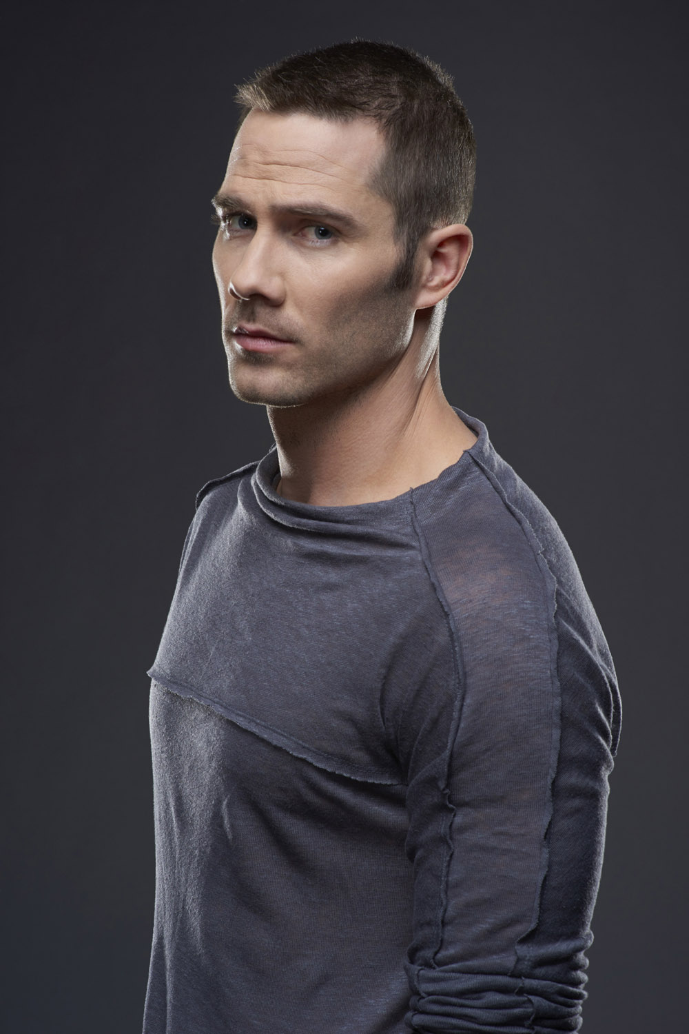 promo_photo_1_Luke_Macfarlane.jpg
