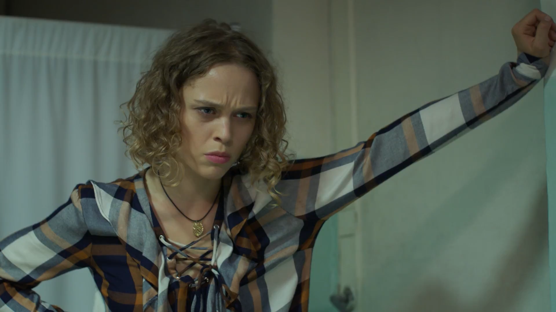 01.Beglyanka.2018.WEB-DL.(1080р).Kinozal-Reliz.by.Olyanchik.mkv_snapshot_18.56.png