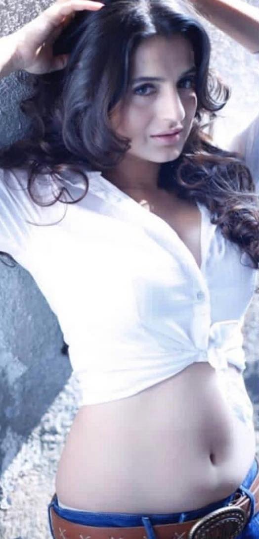 ameesha (2).jpg