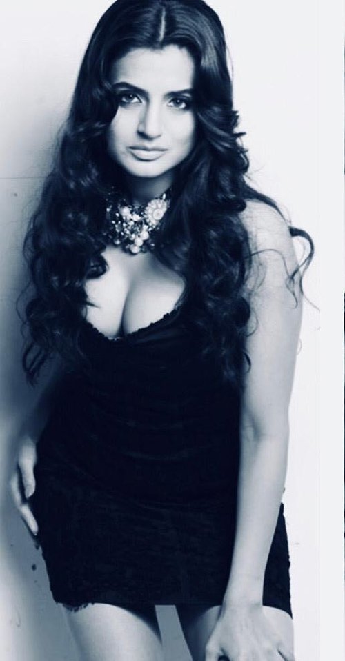 Ameesha (1).jpg