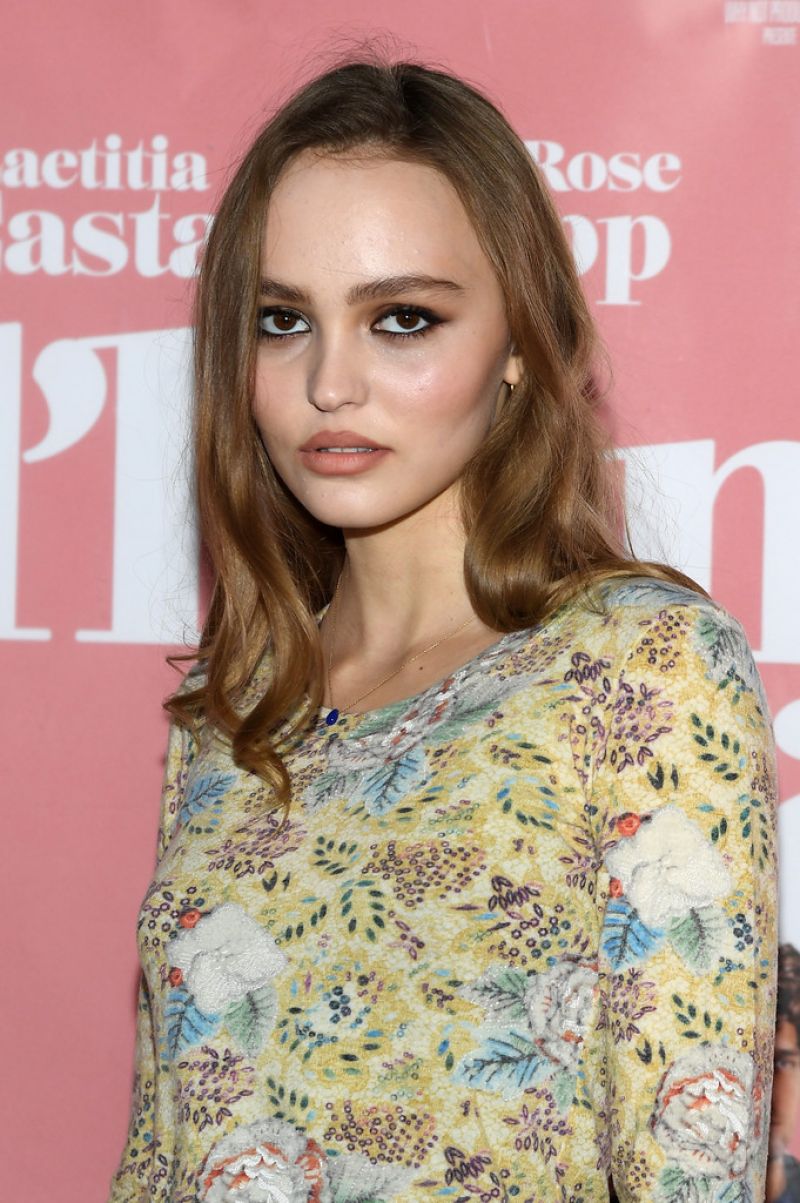 lily-rose-depp-l-homme-fidele-premiere-in-paris-4.jpg