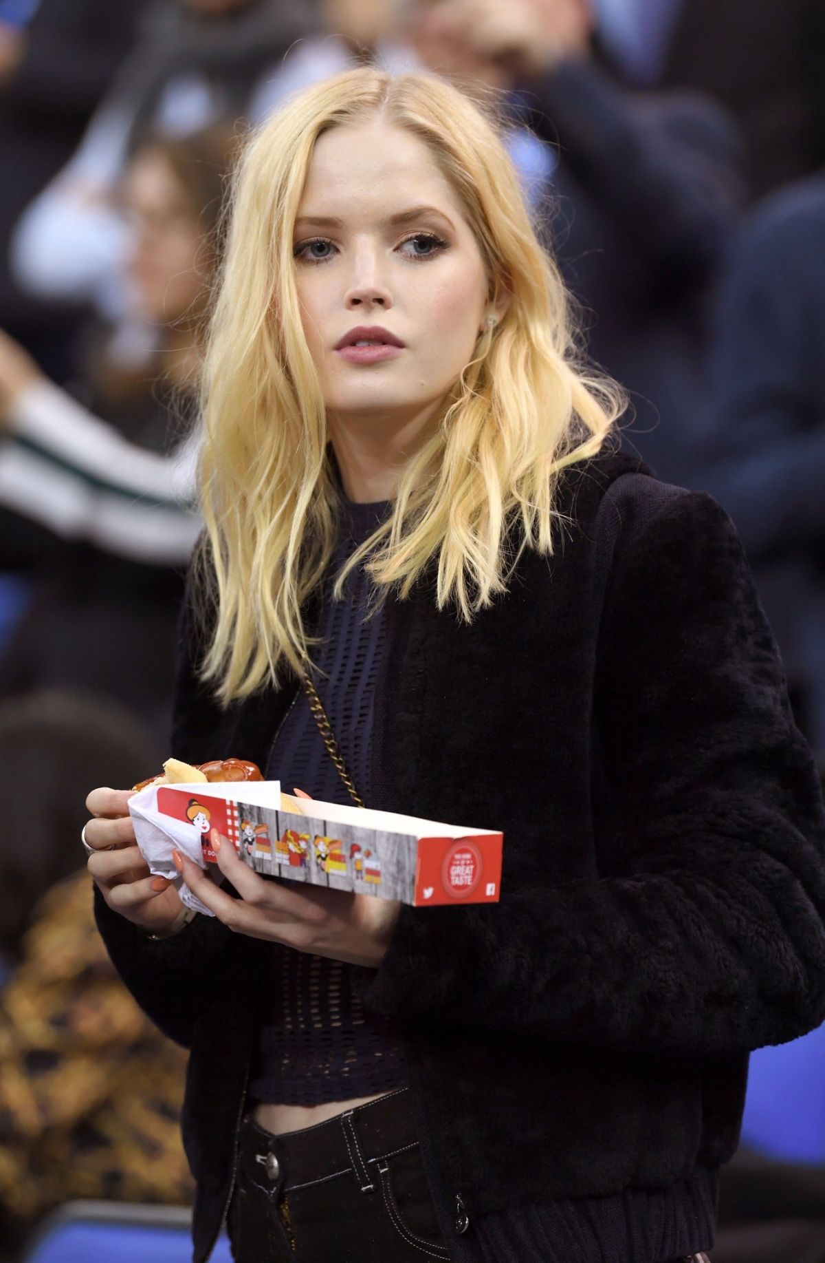 ellie-bamber-at-nba-london-game-2019-at-o2-arena-01-17-2019-0.jpg