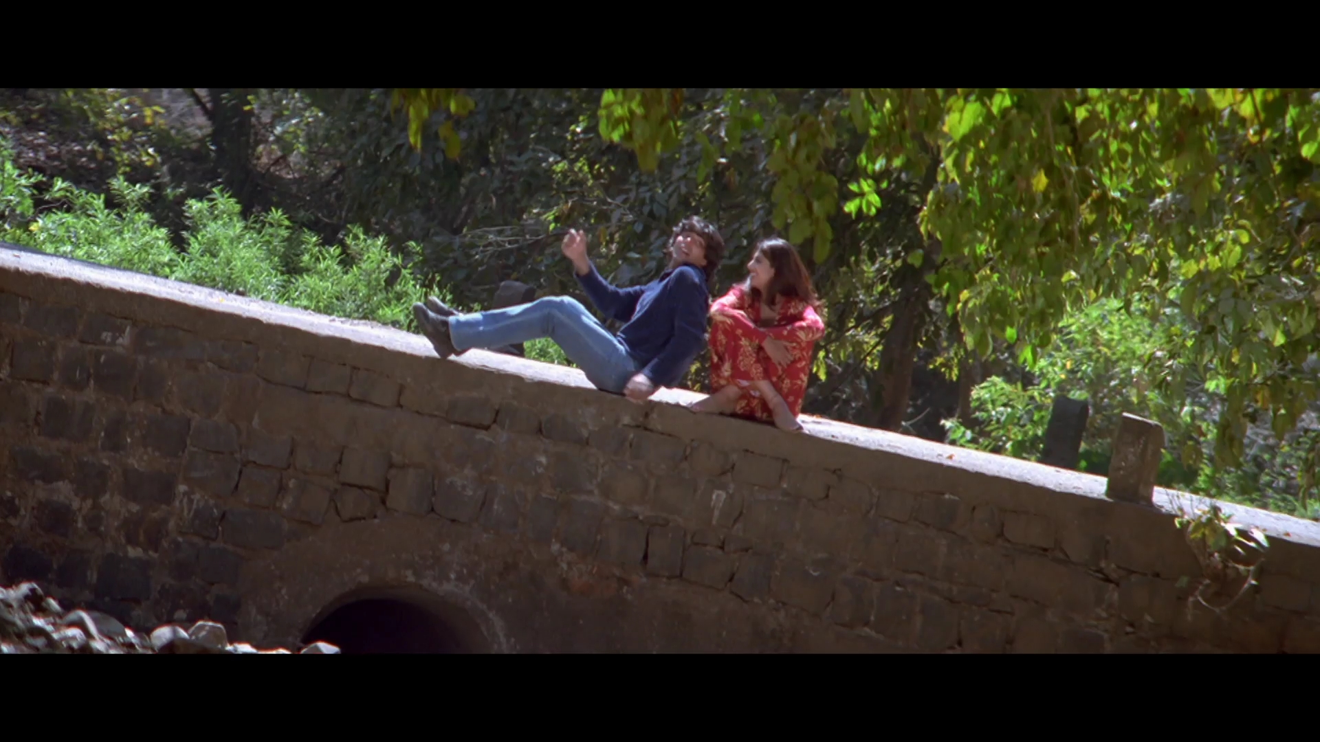 1997 - Insaaf -5- Meri Jaane Jaana_1080p_sub.mkv1618.jpg