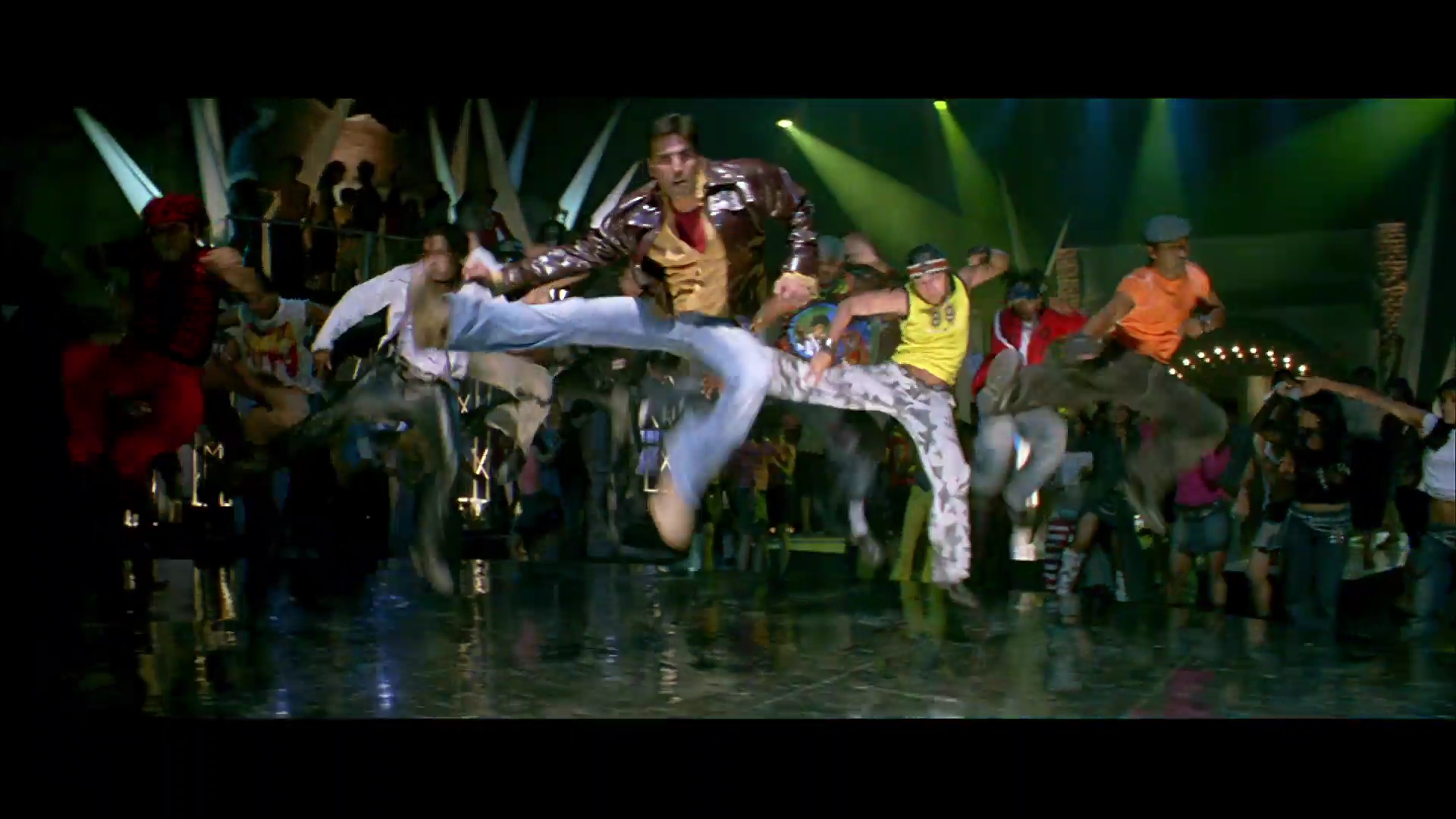 2005 - Waqt -2- Apne Jahanke_1080p_sub.mkv0612.jpg