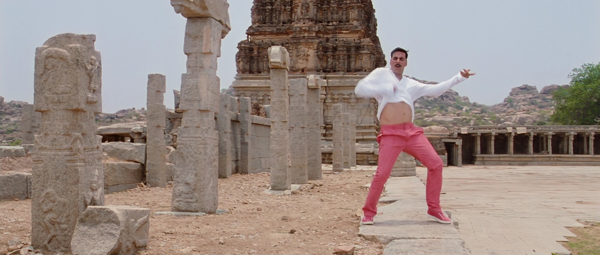 2012 - Rowdy Rathore -4- Dhadhang Dhang_ENG_1080p.mkv8508.jpg