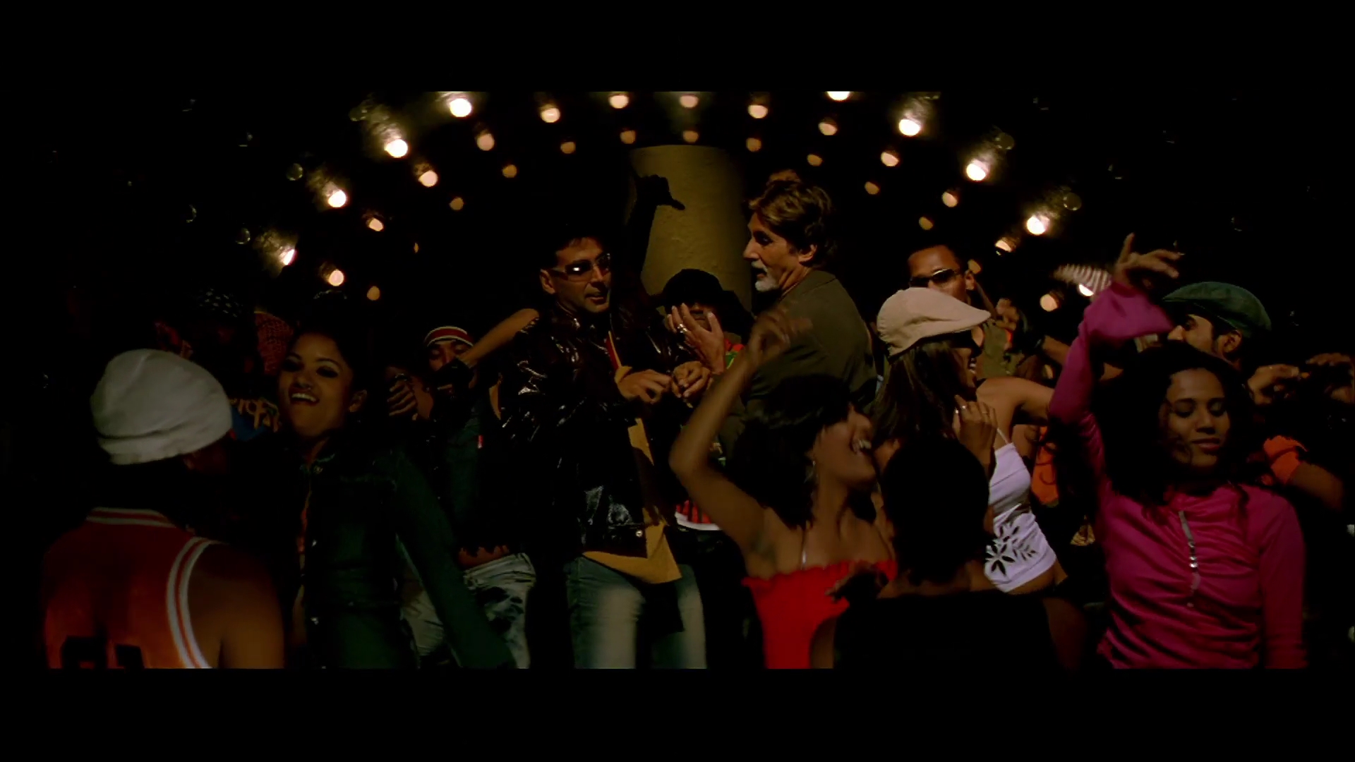 2005 - Waqt -2- Apne Jahanke_1080p_sub.mkv0468.jpg