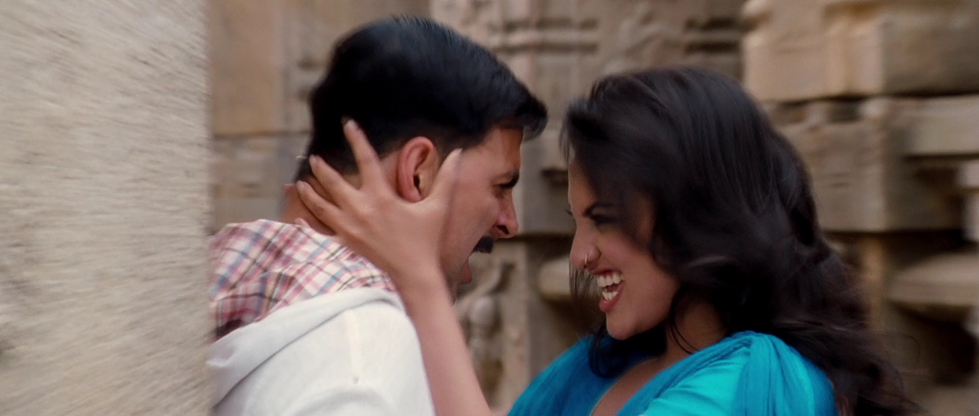 2012 - Rowdy Rathore -4- Dhadhang Dhang_ENG_1080p.mkv8564.jpg